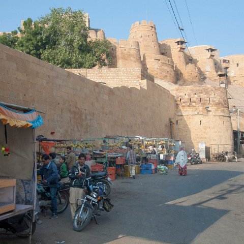 DSC_0008 arriving at the fort