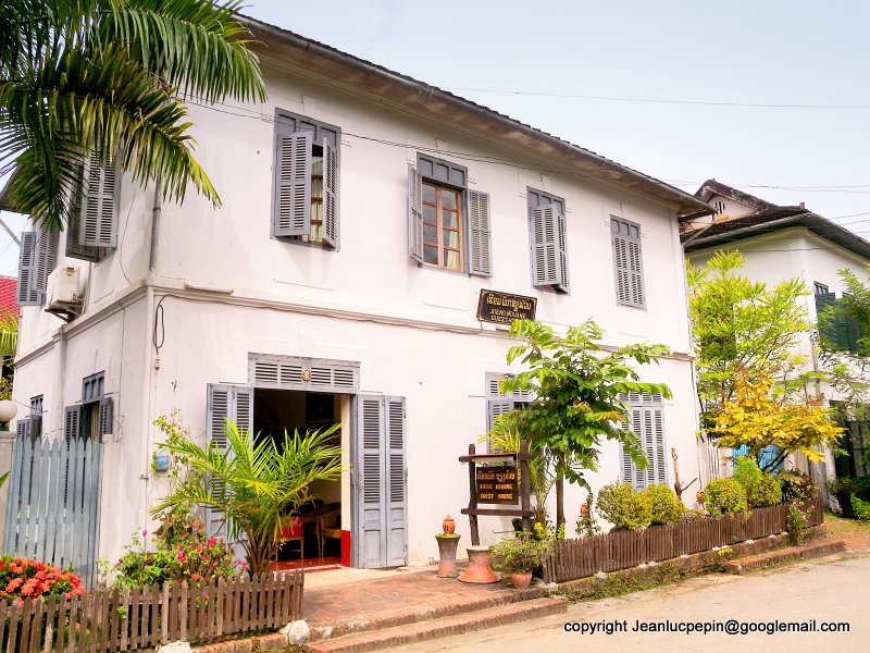 DSCN1321.jpg - old French colonial house