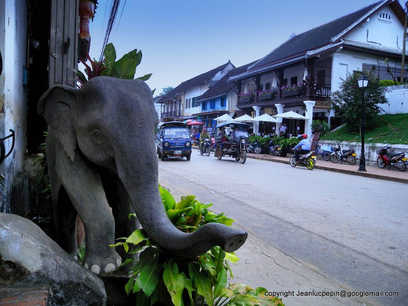 DSCN1359.jpg - Luang Prabang Main street