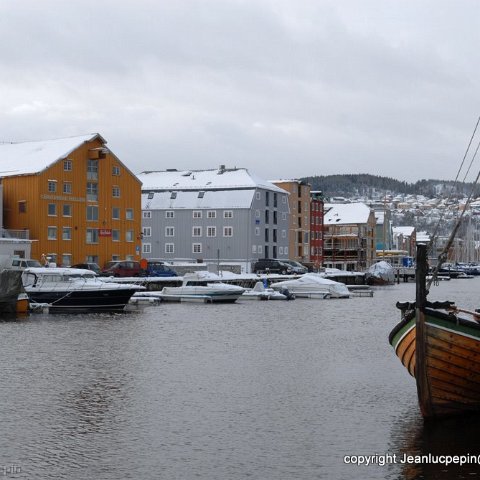 Feb_2009_harbor1 River Nidelva